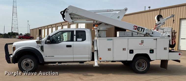 image for item DJ7783 2019 Ford F550 Super Duty XLT SuperCab bucket truck