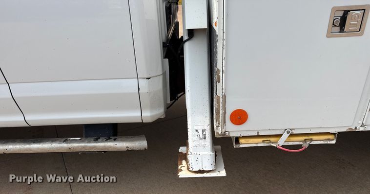 image for item DJ7783 2019 Ford F550 Super Duty XLT SuperCab bucket truck