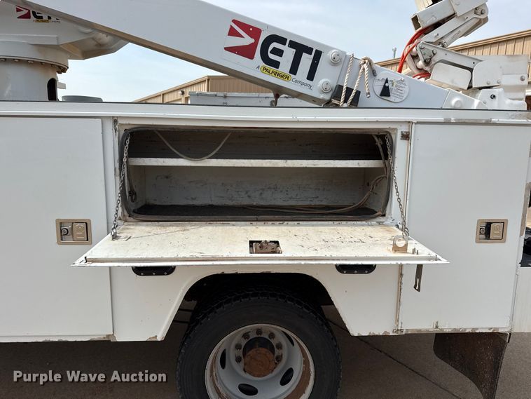 image for item DJ7783 2019 Ford F550 Super Duty XLT SuperCab bucket truck