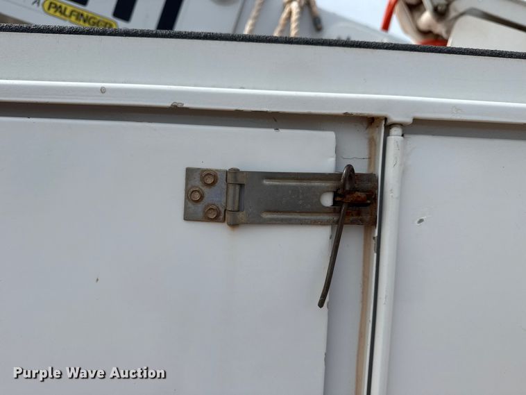 image for item DJ7783 2019 Ford F550 Super Duty XLT SuperCab bucket truck