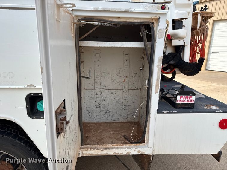 image for item DJ7783 2019 Ford F550 Super Duty XLT SuperCab bucket truck