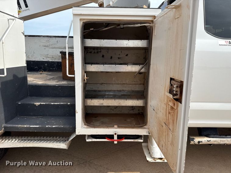 image for item DJ7783 2019 Ford F550 Super Duty XLT SuperCab bucket truck