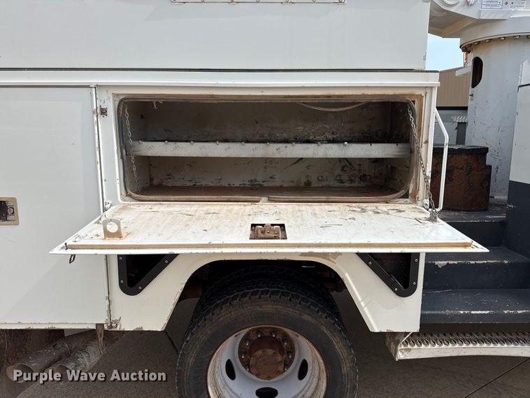 image for item DJ7783 2019 Ford F550 Super Duty XLT SuperCab bucket truck