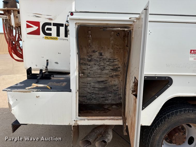 image for item DJ7783 2019 Ford F550 Super Duty XLT SuperCab bucket truck