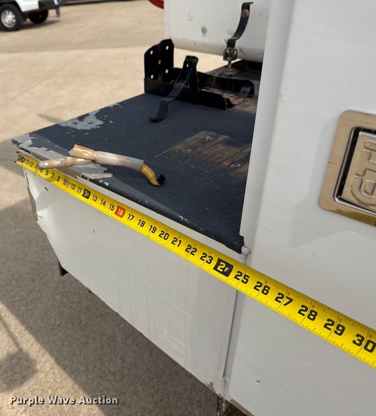 image for item DJ7783 2019 Ford F550 Super Duty XLT SuperCab bucket truck