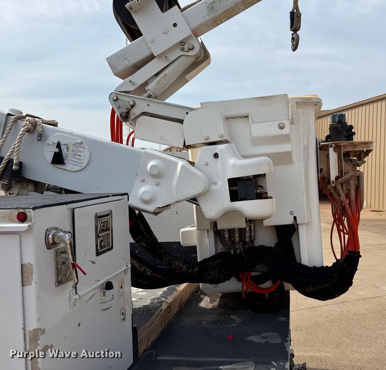 image for item DJ7783 2019 Ford F550 Super Duty XLT SuperCab bucket truck