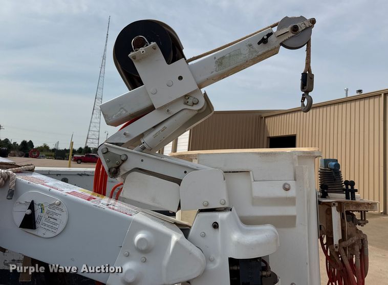 image for item DJ7783 2019 Ford F550 Super Duty XLT SuperCab bucket truck