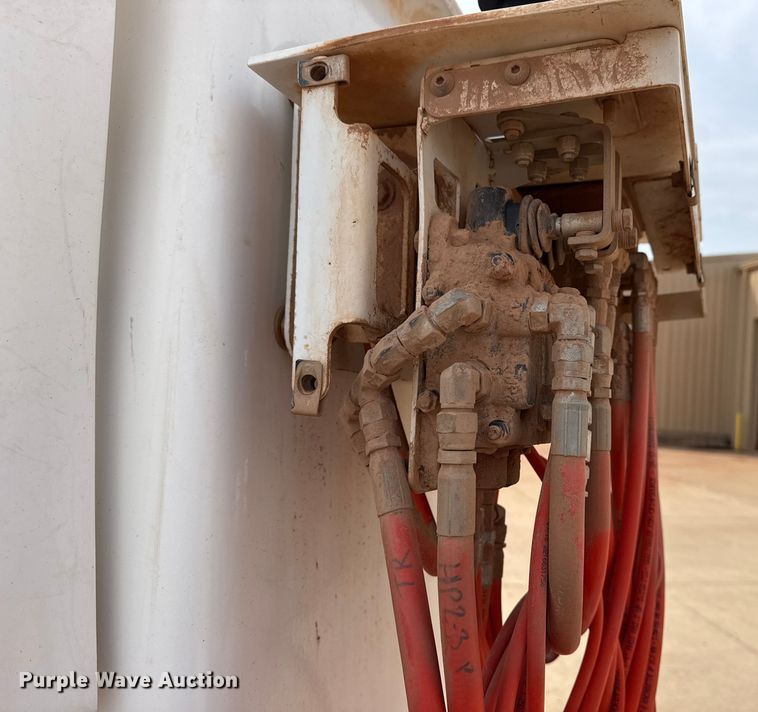 image for item DJ7783 2019 Ford F550 Super Duty XLT SuperCab bucket truck