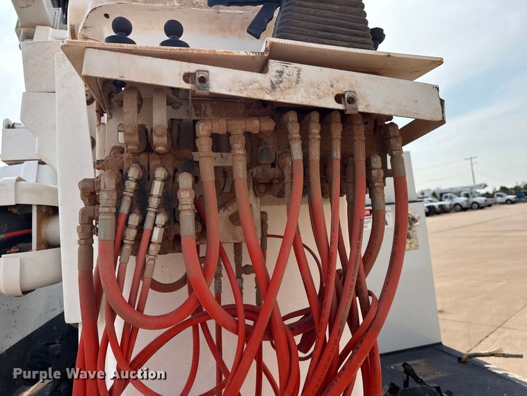 image for item DJ7783 2019 Ford F550 Super Duty XLT SuperCab bucket truck