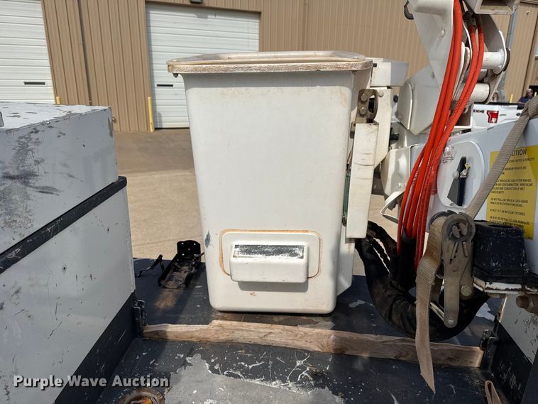 image for item DJ7783 2019 Ford F550 Super Duty XLT SuperCab bucket truck