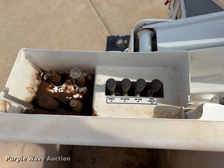 image for item DJ7783 2019 Ford F550 Super Duty XLT SuperCab bucket truck