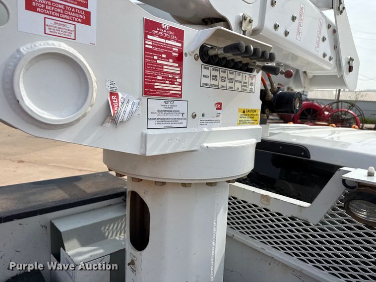 image for item DJ7783 2019 Ford F550 Super Duty XLT SuperCab bucket truck