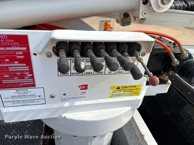 image for item DJ7783 2019 Ford F550 Super Duty XLT SuperCab bucket truck