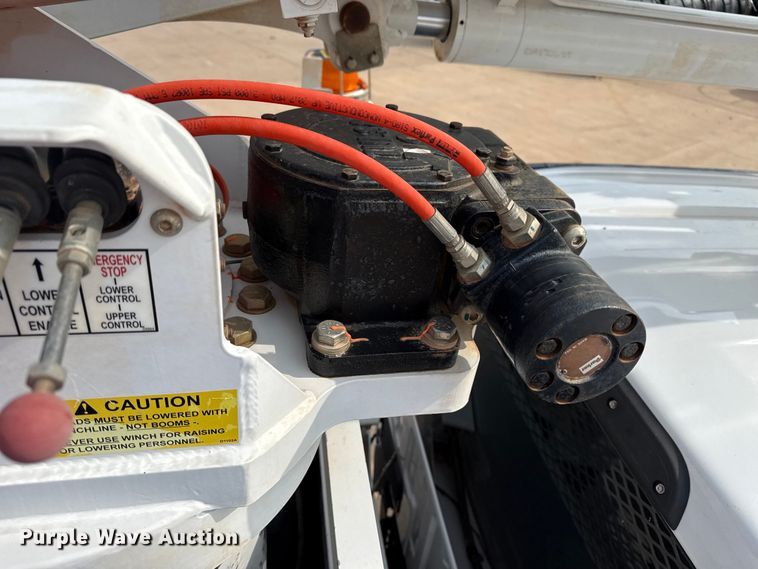 image for item DJ7783 2019 Ford F550 Super Duty XLT SuperCab bucket truck