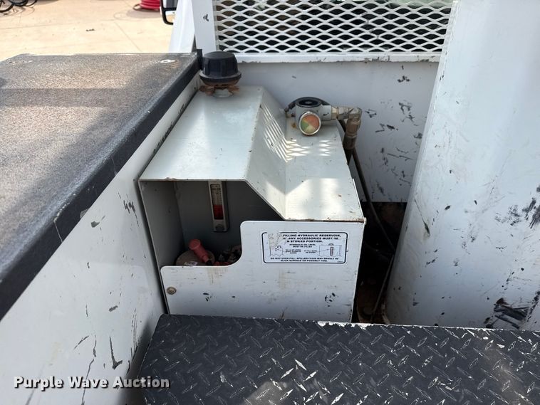 image for item DJ7783 2019 Ford F550 Super Duty XLT SuperCab bucket truck