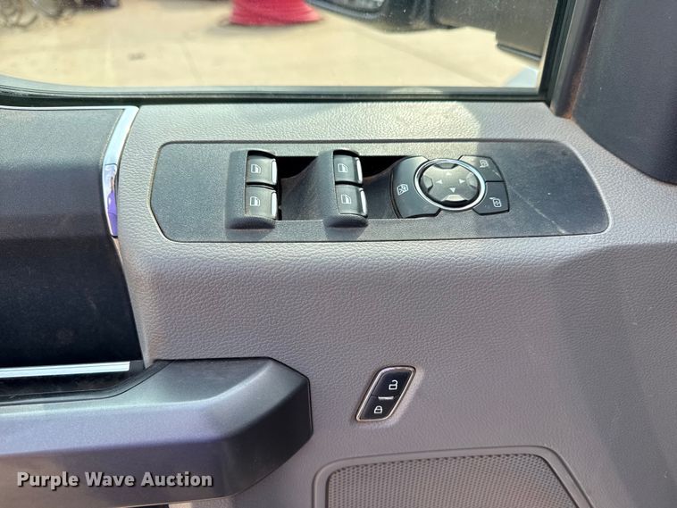 image for item DJ7783 2019 Ford F550 Super Duty XLT SuperCab bucket truck