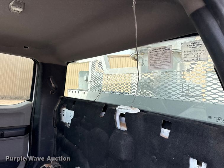 image for item DJ7783 2019 Ford F550 Super Duty XLT SuperCab bucket truck