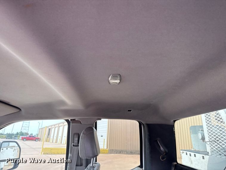 image for item DJ7783 2019 Ford F550 Super Duty XLT SuperCab bucket truck