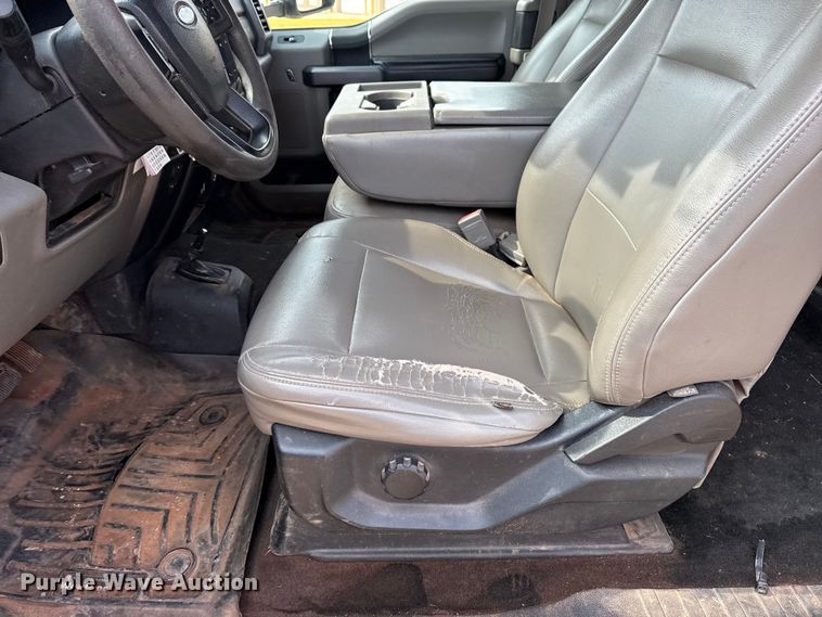 image for item DJ7783 2019 Ford F550 Super Duty XLT SuperCab bucket truck