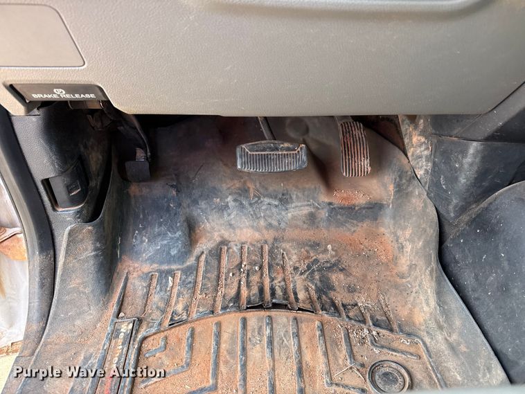 image for item DJ7783 2019 Ford F550 Super Duty XLT SuperCab bucket truck