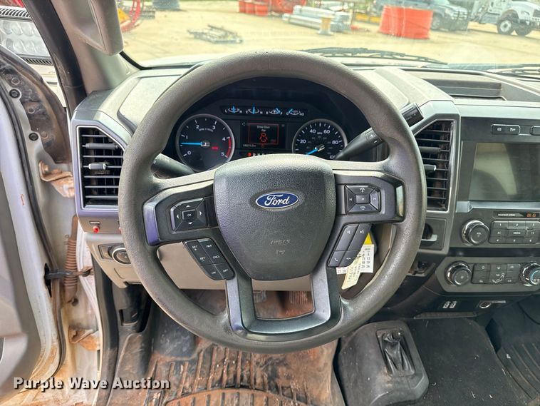 image for item DJ7783 2019 Ford F550 Super Duty XLT SuperCab bucket truck