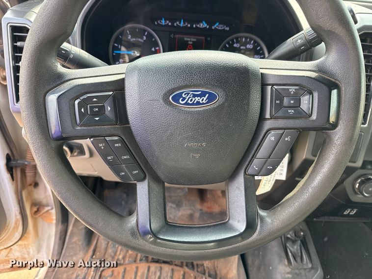 image for item DJ7783 2019 Ford F550 Super Duty XLT SuperCab bucket truck