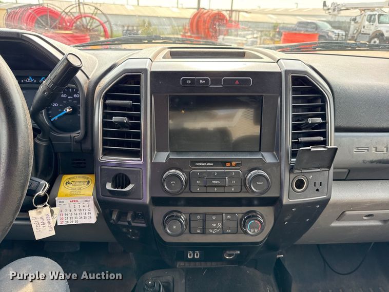 image for item DJ7783 2019 Ford F550 Super Duty XLT SuperCab bucket truck