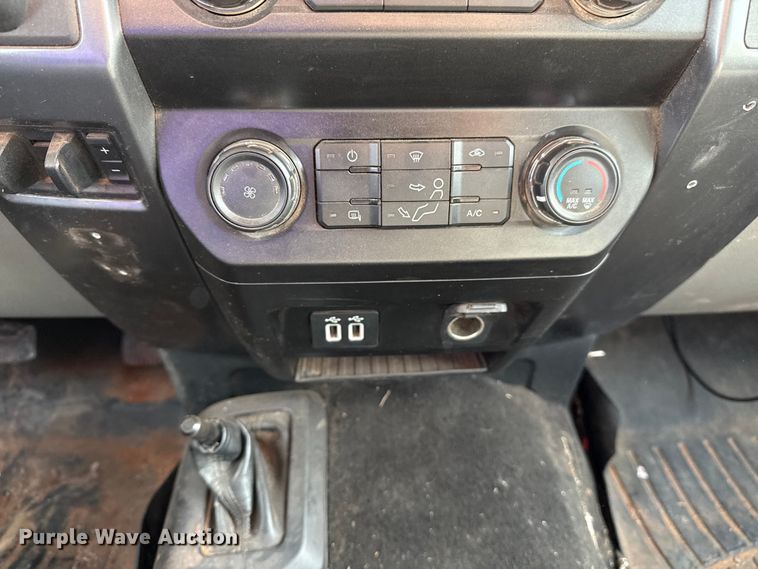 image for item DJ7783 2019 Ford F550 Super Duty XLT SuperCab bucket truck