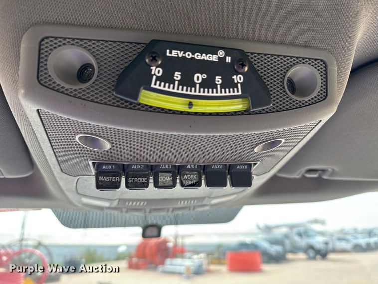 image for item DJ7783 2019 Ford F550 Super Duty XLT SuperCab bucket truck