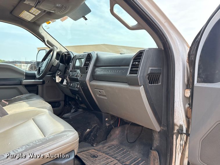 image for item DJ7783 2019 Ford F550 Super Duty XLT SuperCab bucket truck