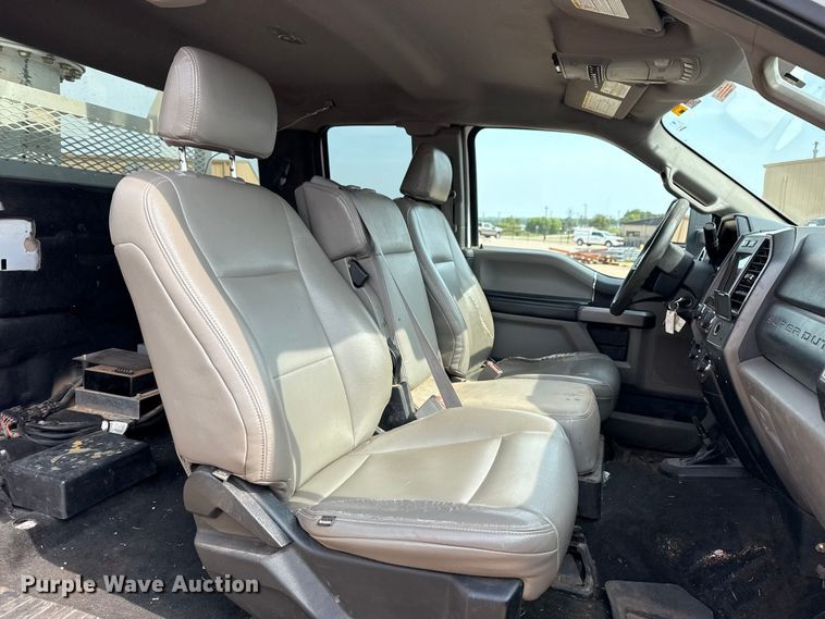 image for item DJ7783 2019 Ford F550 Super Duty XLT SuperCab bucket truck