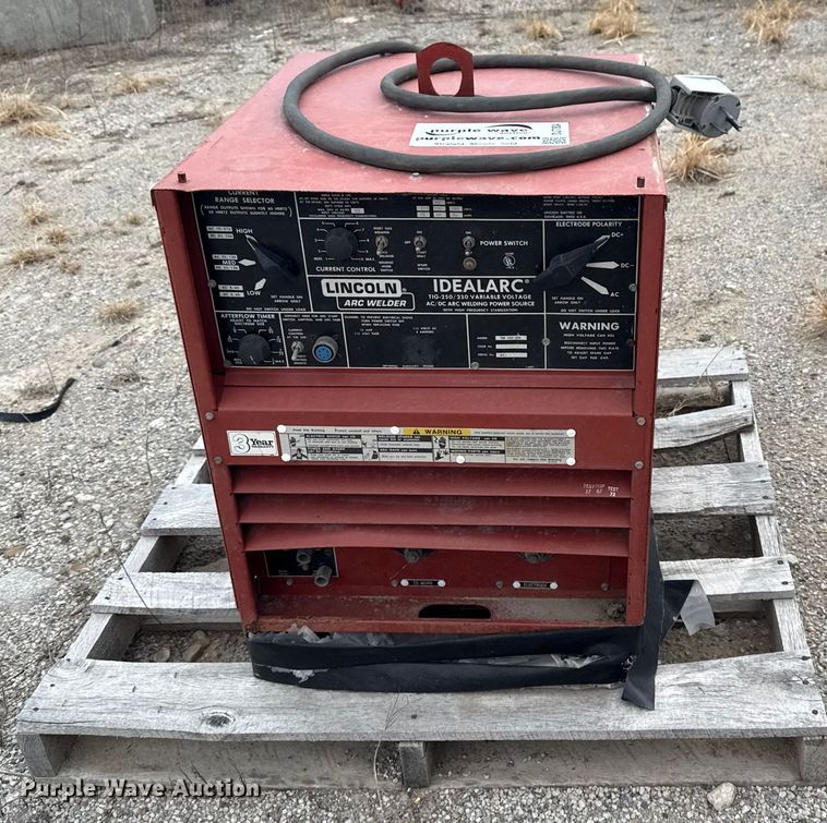 image for item DJ7804 Lincoln Idealarc 250 welder