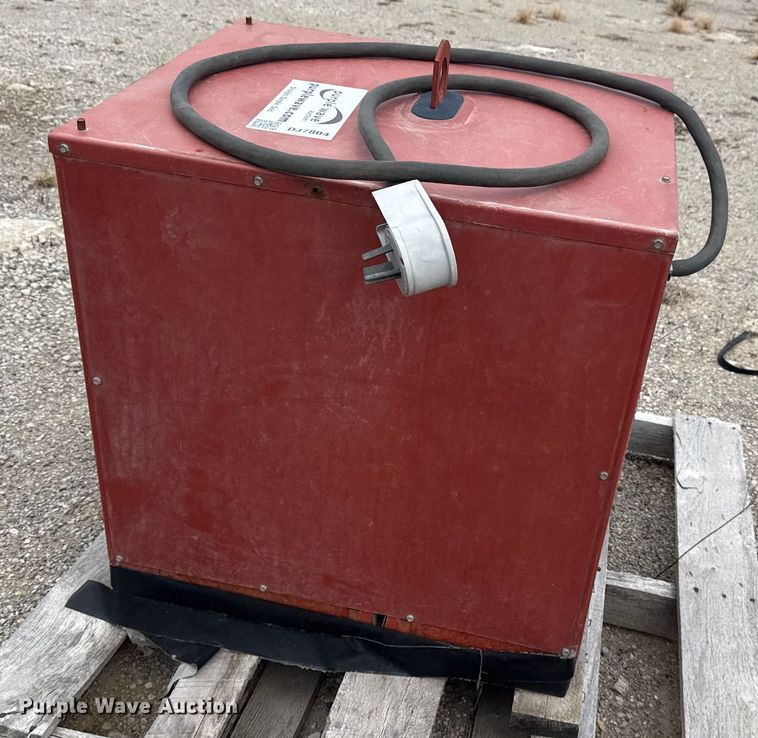 image for item DJ7804 Lincoln Idealarc 250 welder