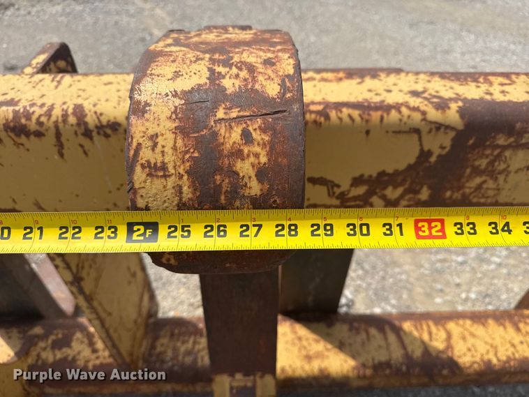 image for item DJ7809 Caterpillar 72