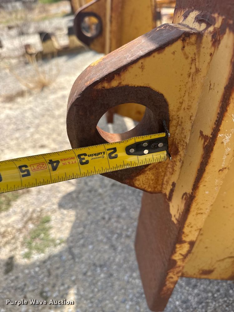 image for item DJ7809 Caterpillar 72