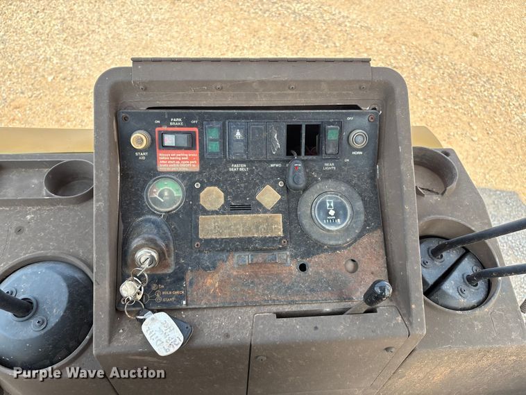 image for item DO1175 1994 John Deere 310D backhoe