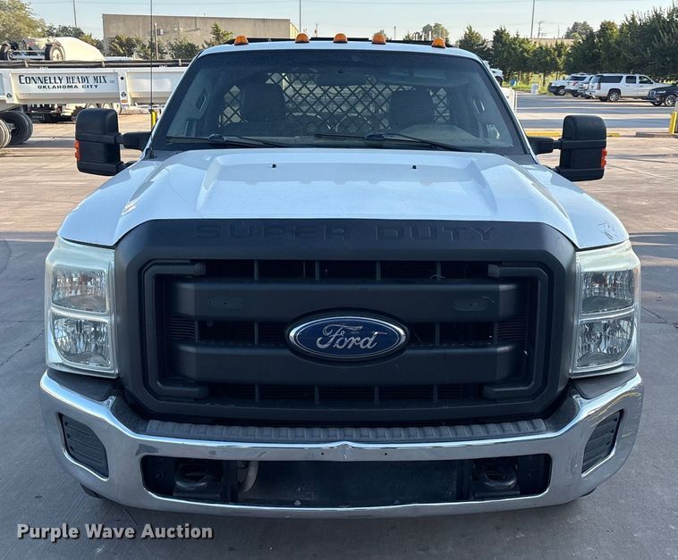 image for item DO1206 2015 Ford F350 Super Duty  flatbed pickup truck