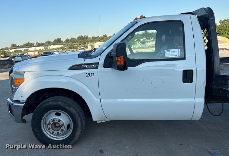 image for item DO1206 2015 Ford F350 Super Duty  flatbed pickup truck