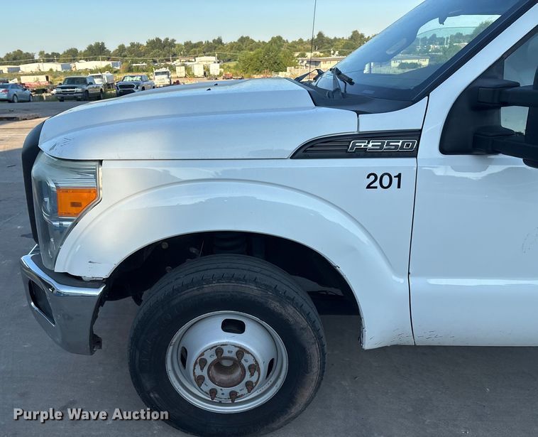 image for item DO1206 2015 Ford F350 Super Duty  flatbed pickup truck