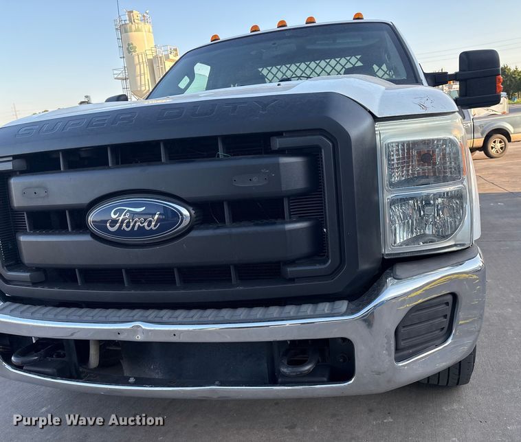 image for item DO1206 2015 Ford F350 Super Duty  flatbed pickup truck