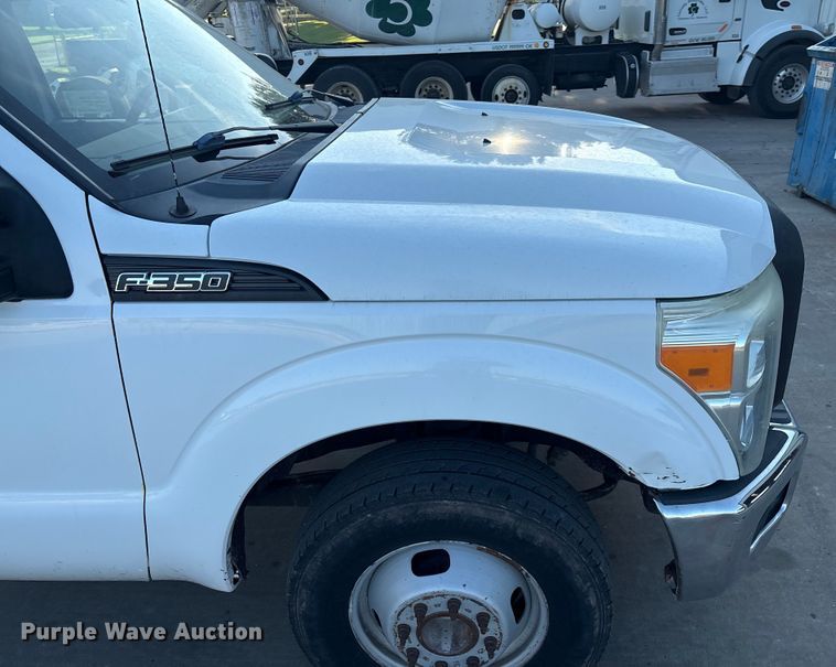 image for item DO1206 2015 Ford F350 Super Duty  flatbed pickup truck