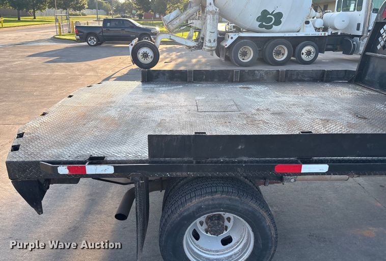 image for item DO1206 2015 Ford F350 Super Duty  flatbed pickup truck