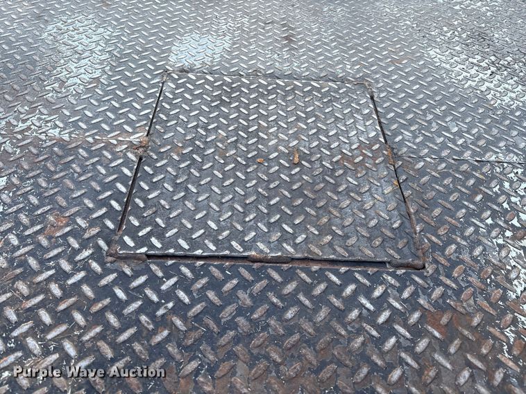 image for item DO1206 2015 Ford F350 Super Duty  flatbed pickup truck