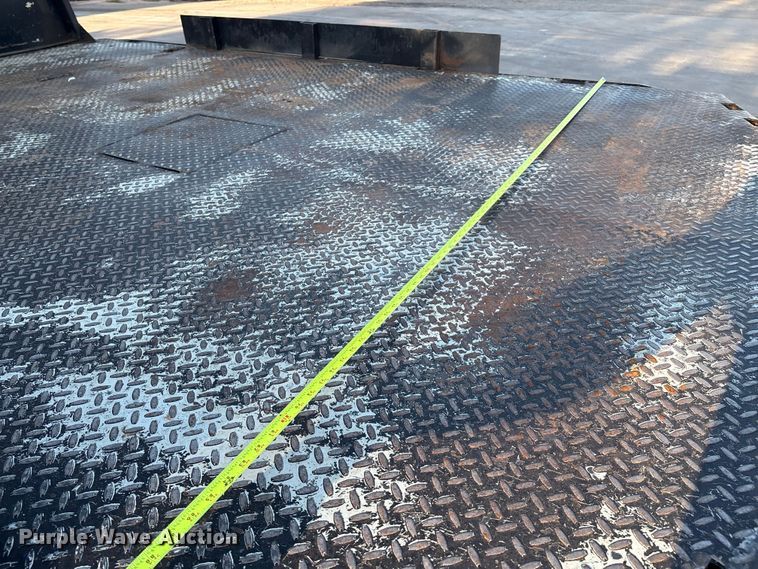 image for item DO1206 2015 Ford F350 Super Duty  flatbed pickup truck