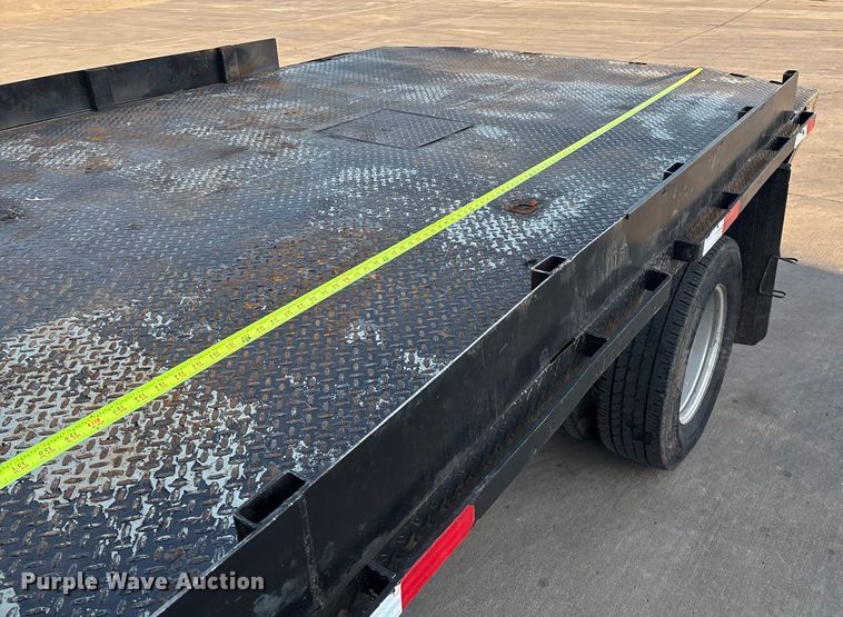 image for item DO1206 2015 Ford F350 Super Duty  flatbed pickup truck