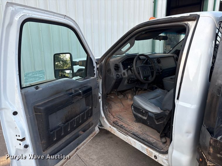 image for item DO1206 2015 Ford F350 Super Duty  flatbed pickup truck