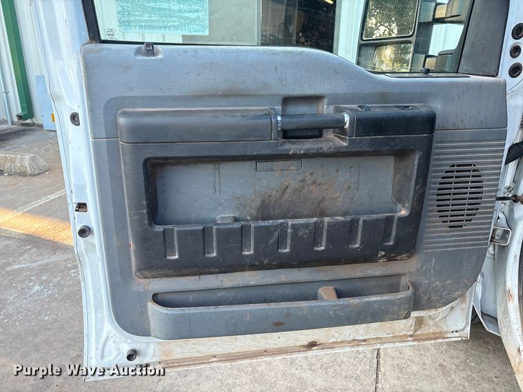 image for item DO1206 2015 Ford F350 Super Duty  flatbed pickup truck