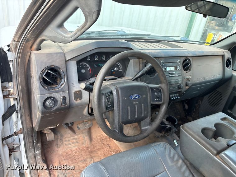 image for item DO1206 2015 Ford F350 Super Duty  flatbed pickup truck