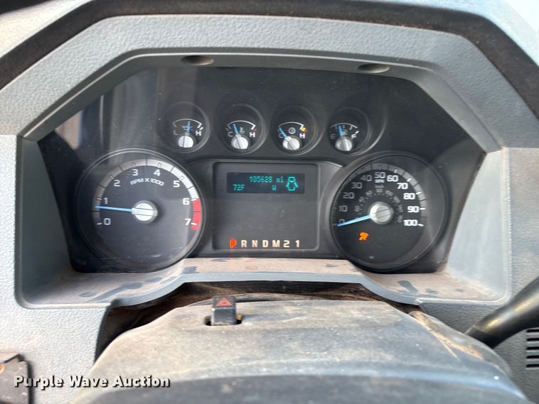 image for item DO1206 2015 Ford F350 Super Duty  flatbed pickup truck