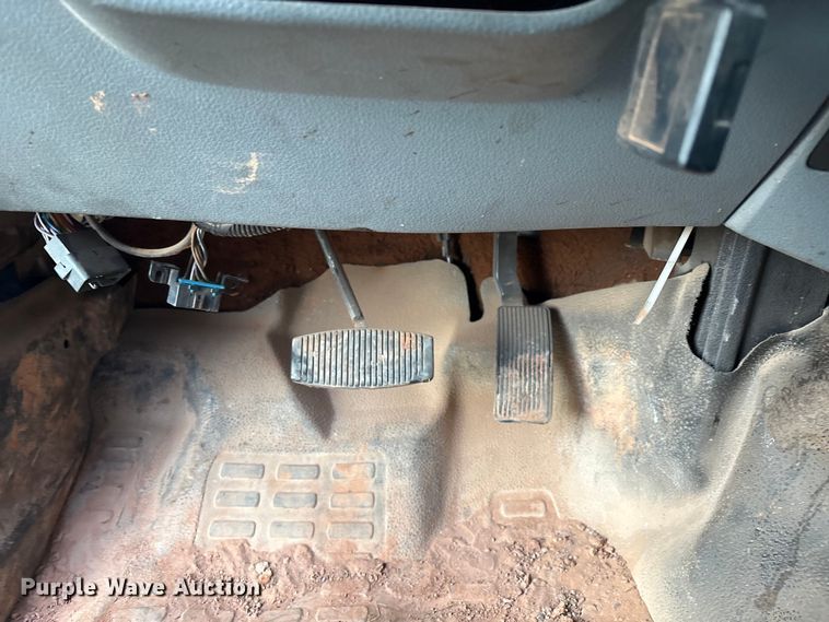 image for item DO1206 2015 Ford F350 Super Duty  flatbed pickup truck